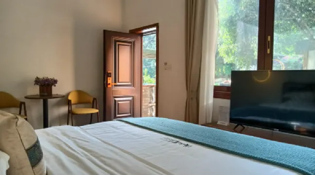 Xingyi WanFenglin Qianshanli Inn