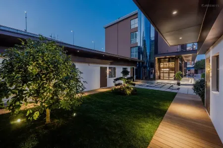 Homeinn Plus Hotel (Quzhou Railway Station) Отели рядом с достопримечательностью «CPC Quzhou Committee Party School»