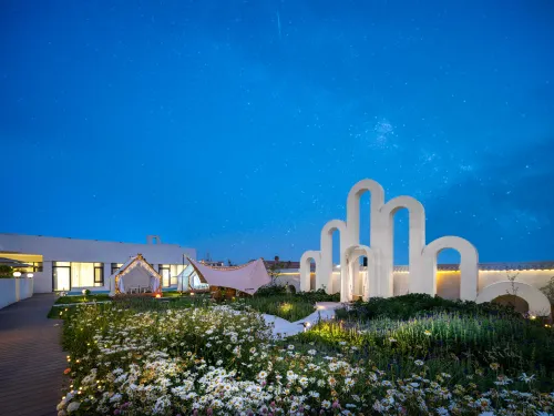 Zhaolan Light Luxury Vacation Homestay (Tekes Bagua City Store)