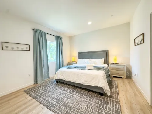 near rowland heights pomona 2 bedroom &2 bath Apt فنادق في شينو هيلز