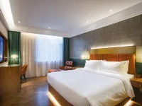 James Joyce Coffetel Hotel (Linzhang County Fenghuangcheng) - parking
