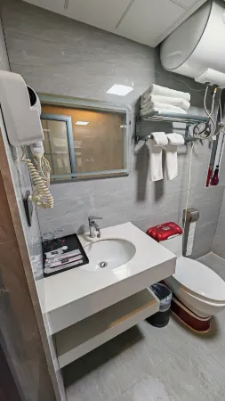 Fuhua Express Hotel Отели рядом с достопримечательностью «Jiuquan Tianbao Scenic Area»