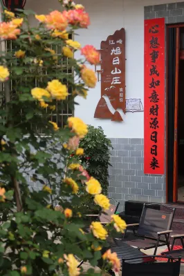 Xuri Guesthouse Hotel dekat Jiangling Scenic Area