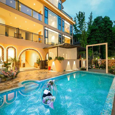 Panda's Home Private Hot Spring Cinema Hotel โรงแรมใกล้เขาชิงเฉิง