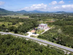 Floral Fanchenli Homestay (Wanning Shimei Bay Shenzhou Station)