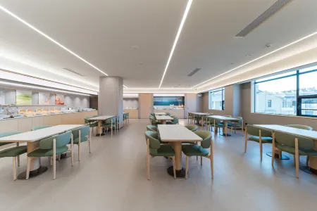 Full Season Hotel (Macheng Municipal Government Branch) Отели в г. Мачэн