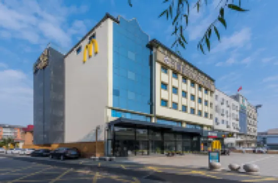 Yunju Hotel (Hongluosi Yanqih Lake Branch)‌ Hotels in Yanqi Lake/Hongluo Temple area