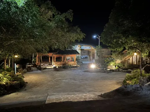 Zhenfeng County Nalien Nating Homestay