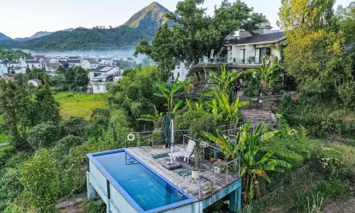 Stray Clouds Villa