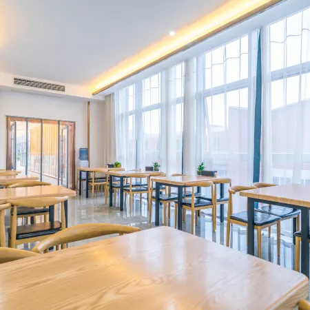 Huihe Serra Tong Hotel (Zunyi High-speed Railway Station Branch)