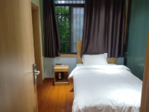 Xiangge Express Hotel, Luzhou Lake