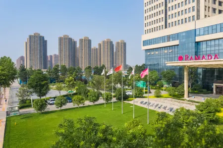 Ramada by Wyndham Heze Отели рядом с достопримечательностью «Heze University North Campus»