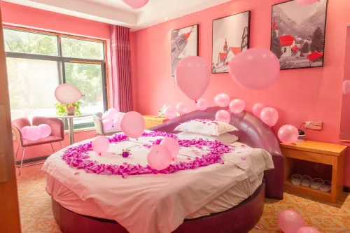 Boyue Light Luxury Hotel