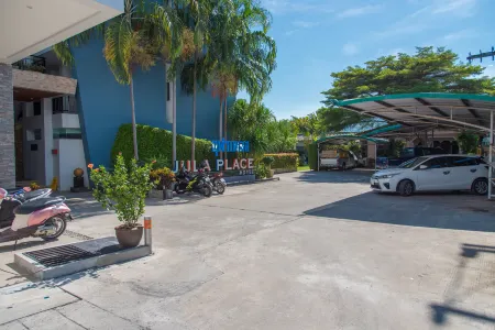 Phuket Jula Place Отели рядом с достопримечательностью «Aussie Divers Phuket»