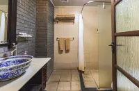 Relong Hot Spring Resort Các khách sạn ở Hòa Bình
