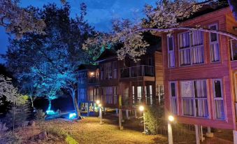 Lakeside Resort