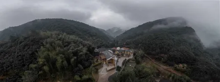 Flowing cloud Отели рядом с достопримечательностью «Baiyunyuan»