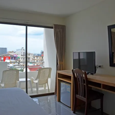 Baan Manthana Hotel, Hua Hin Отели рядом с достопримечательностью «Ночной базар Хуа Хина Бун Чалерн»