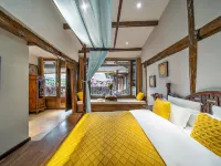 Lijiang pure sunshine · panoramic view of the ancient city and snow mountain Hotels near Square Street
