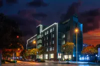 Shanghai JOYFUL YARD Hotel (Shanghai Pudong Airport Store) فنادق في 