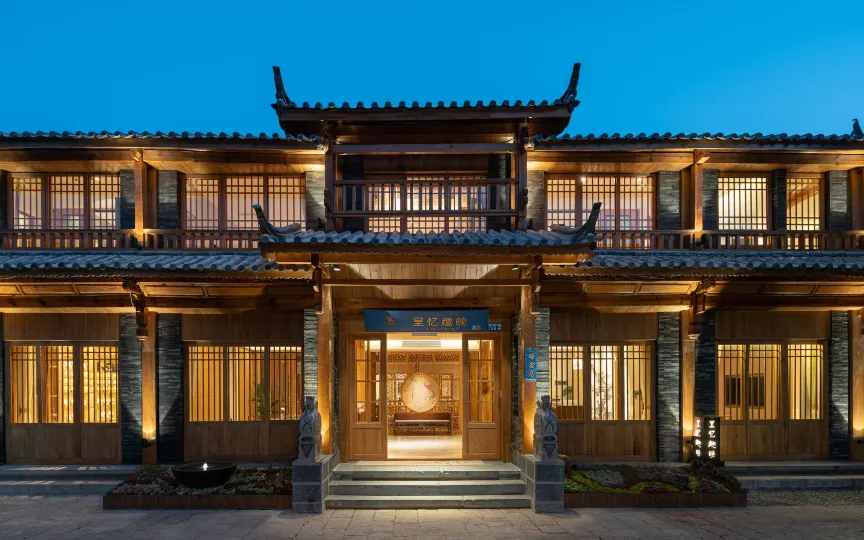 Chengyiquying·Dongba Feige Designer Zhengyuan B&B (South Gate of Lijiang Old Town)