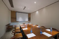 Qijing Mountain Court Hotel (Yangshuo Shili Hualang Yulong River)