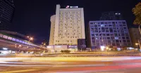 Jinjiang Inn (Guiyang Qianlingshan Park Beijing Road Subway Station) Hotels near Qianling Mountain Park