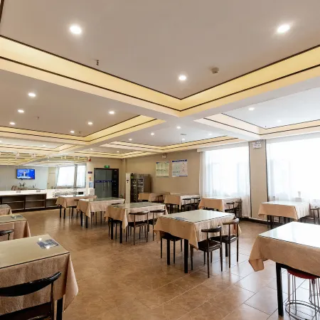 Super 8 Hotel Shihezi Century Plaza