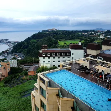Jeju Hotel the M Отели рядом с достопримечательностью «Водопад Вонан»