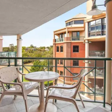 Amora Herencia Riverwalk Melbourne