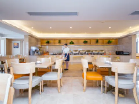 Vienna International Hotel (Yichang East Railway Station Passenger Transport Center)