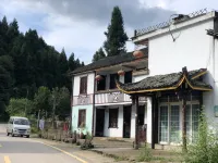 Aunt Peng's Homestay Hotels near Daguan Platform