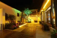 Supreme Home and Three lane Homestay