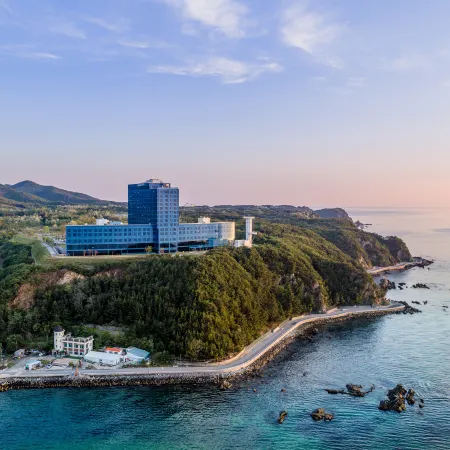 Hotel Tops 10 Отели рядом с достопримечательностью «Парк Hourglass»
