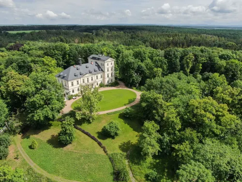 Chateau Mcely - avec sources thermales
