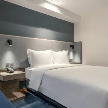 Holiday Inn Express QINGDAO CITY CENTER by IHG Отели рядом с достопримечательностью «Циндао-Восточный Университет»