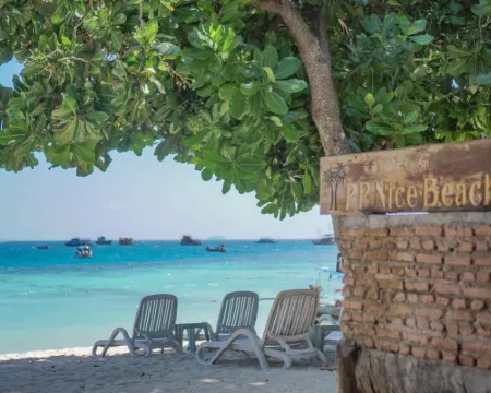 พีพีไนซ์บีชรีสอร์ท โรงแรมในเกาะพีพี