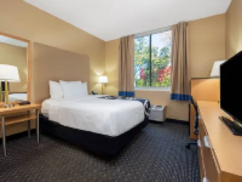 La Quinta Inn & Suites by Wyndham West Palm Beach Airport Hotels in West Palm Beach