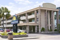 La Quinta Inn & Suites by Wyndham Myrtle Beach Hotels in Myrtle Beach