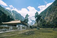 Yubeng International Youth Hostel
