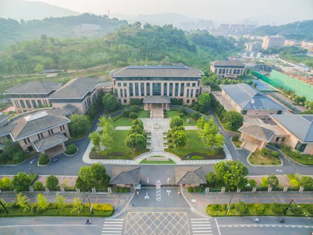 Qing He Hotel Отели рядом с достопримечательностью «Zhejiang A & F University Yijin Campus»