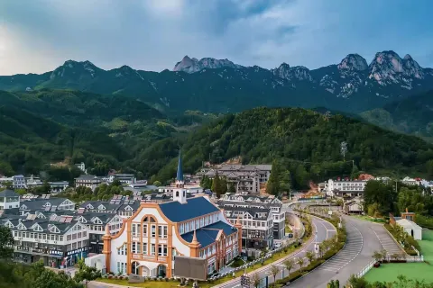 Moshang Swan Castle B&B