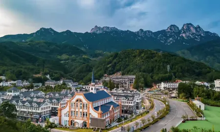 Moshang Swan Castle B&B