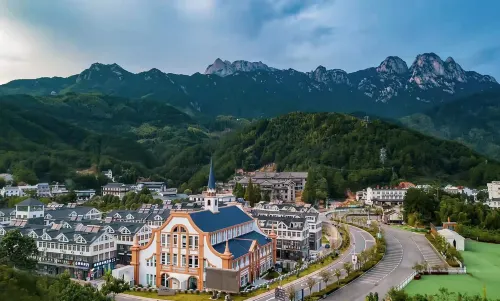 Moshang Swan Castle B&B Hotels in Qianshan
