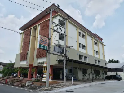 TongPrasit Place Hôtels à : 