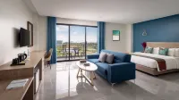 Vakara Hotel Kep - Parvekkeita
