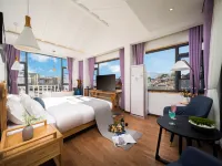 Lijiang Park designer Hotels near Square Market