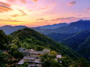 Wudangshan Fudi Ju 33 High Mountain Boutique Stay