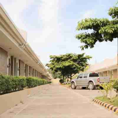 レッドドアーズ プレミアム アット ワイヤレス マンダウエ セブ Hotel Exterior