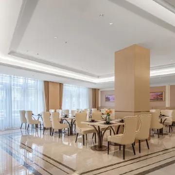 Vienna Hotel (Bayan Shuiyun Lucai Shop)